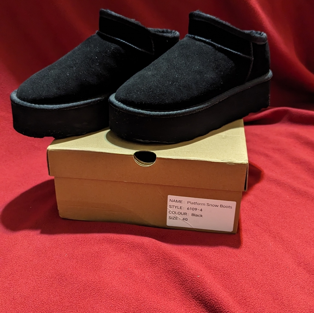 Platform Booties LIKE Uggs Unbranded Black Size 8 / 40 EUC